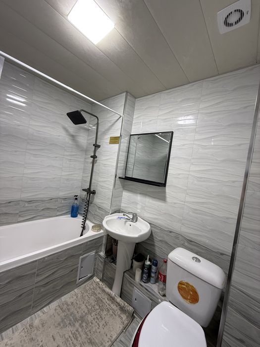 Бухоро шахар 5 микрораён а/сомийдан 3 хонали хамма жихозлари колади