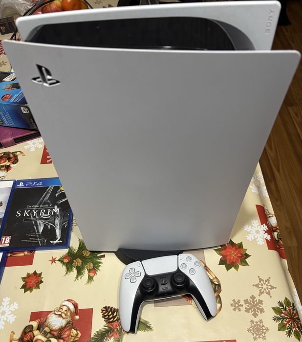 Продавам PlayStation 5 в перфекто състояние
