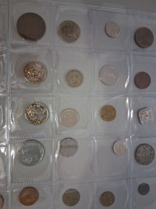 стари банкноти и монети солидно количество цената е за  всичко