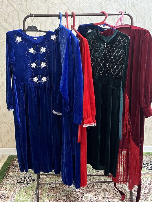 Халаттар трусылар и пижамылар бар