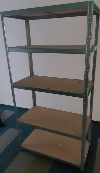 Dulap cu rafturi fără usi