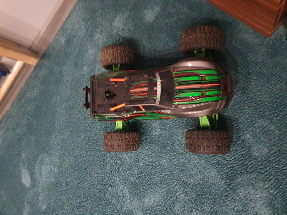 Рц Траксас Макс  1/10