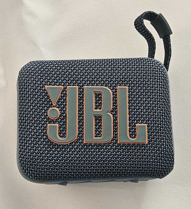 Портативная колонка JBL go4