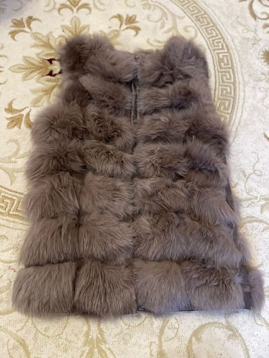 Продается жилетка и пальто