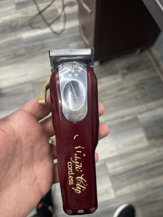 Vand whal magic clip