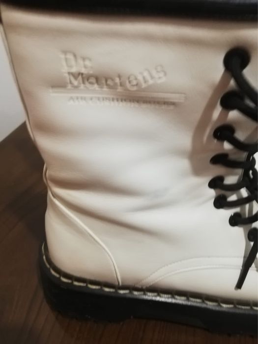 Ботинки новые белые