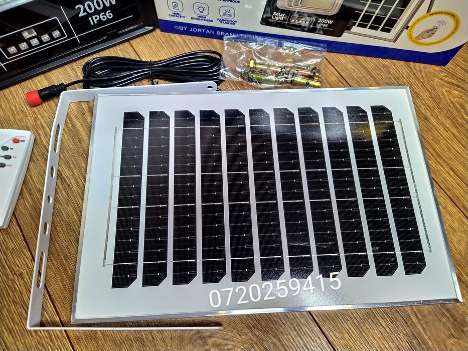Proiector LED Jortan cu panou solar 200w si telecomanda, camping