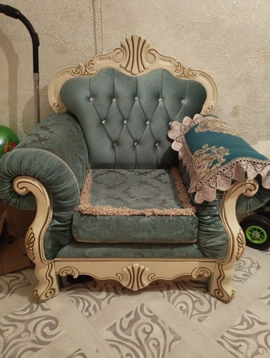 Диван еки креслосымен сатылады