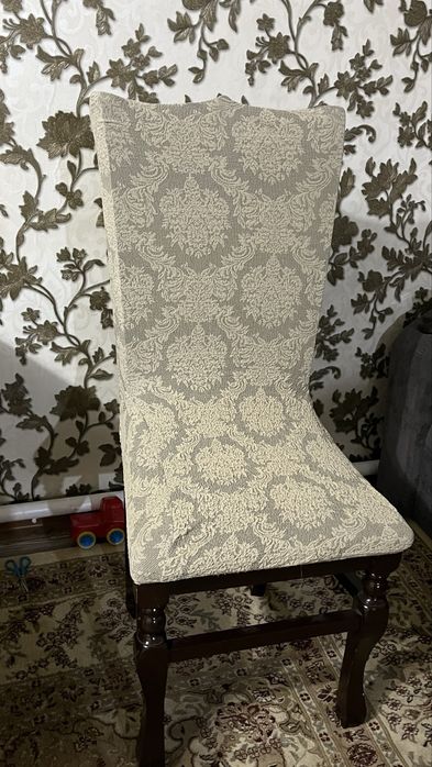 Продам стол со стульями (комплект)