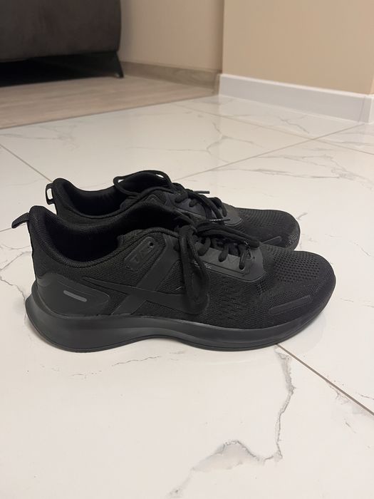 Чисто нови маратонки NIKE