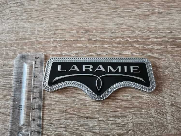 Dodge RAM Laramie черна емблема
