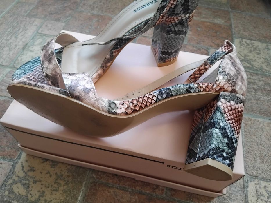 Дамски сандали с ток