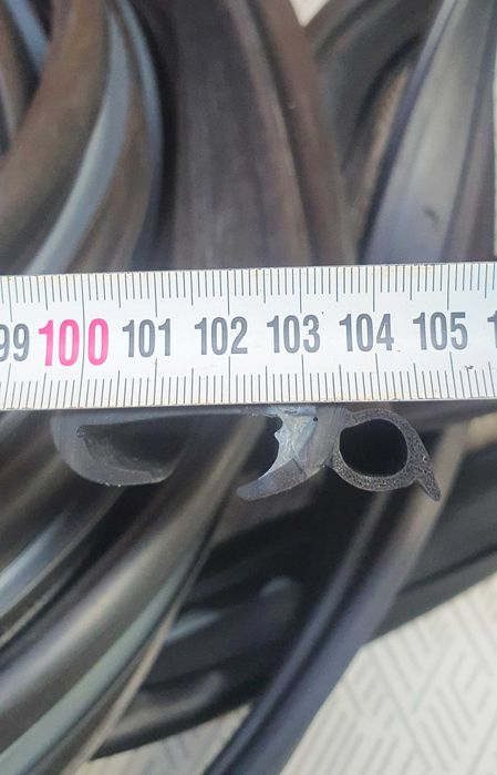 Cheder ferestre, garnituri de etansare cu sau fara banda de butil