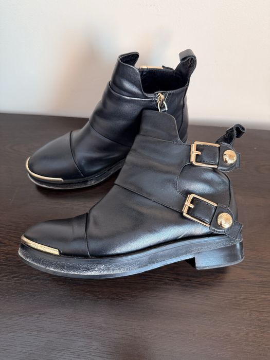 Кожени черни боти