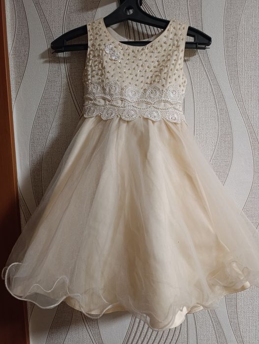 Продаю детское Нарядное платье