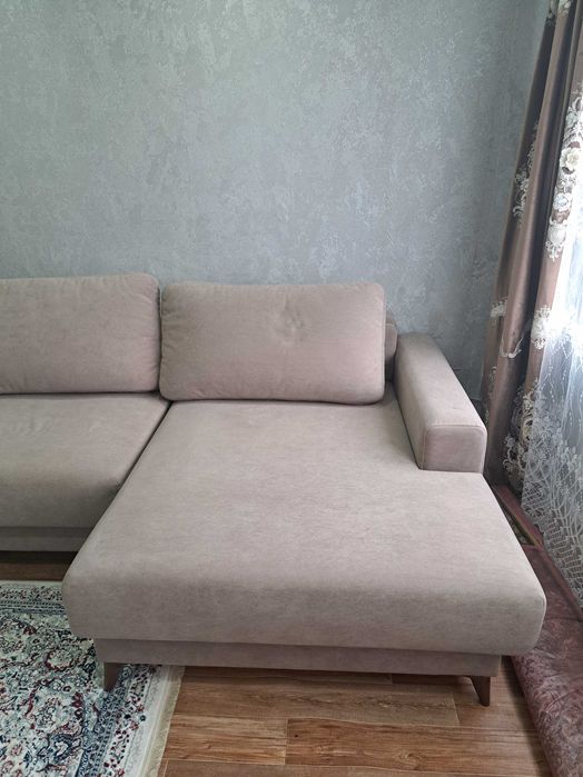 Диван (практически новый)