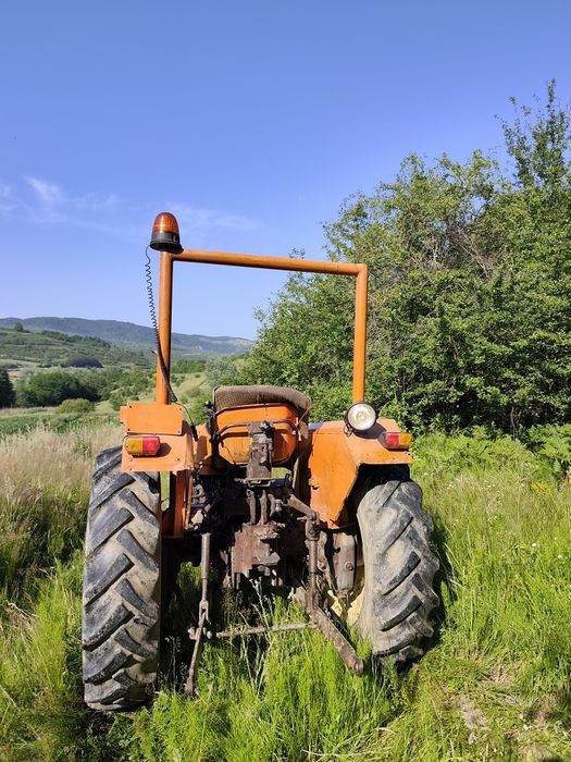 Vând tractor Fiat 420