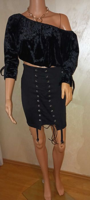 Fusta (marimea 34) si bluza de fete/femei( marimea 42)