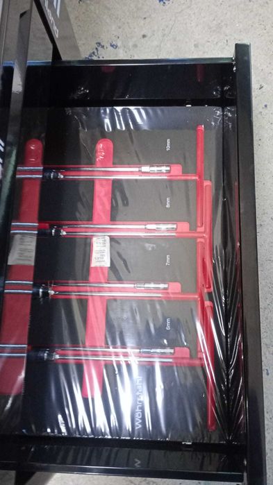 Количка с инструменти, оборудвана.