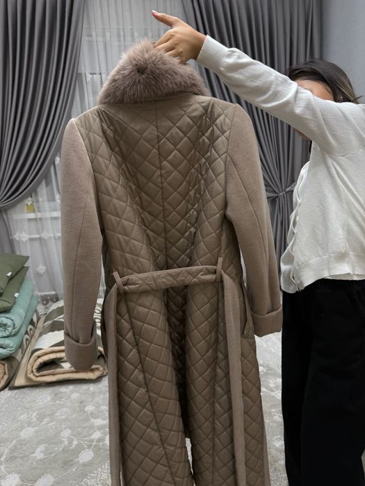 Пальто бежевый цвет