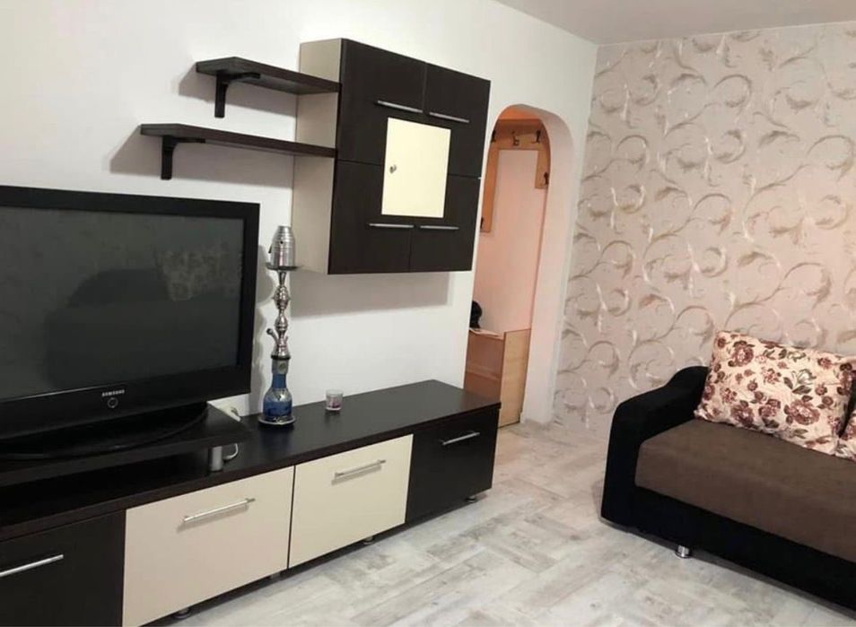 Inchiriez apartament 2 camere strada Cosminele