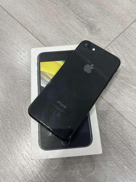 Продам айфон se 2020