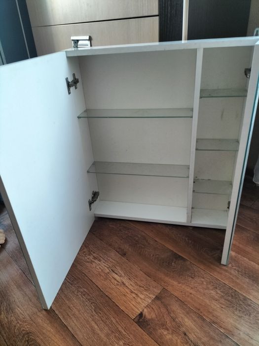 Продам зеркало со шкафчиком бу