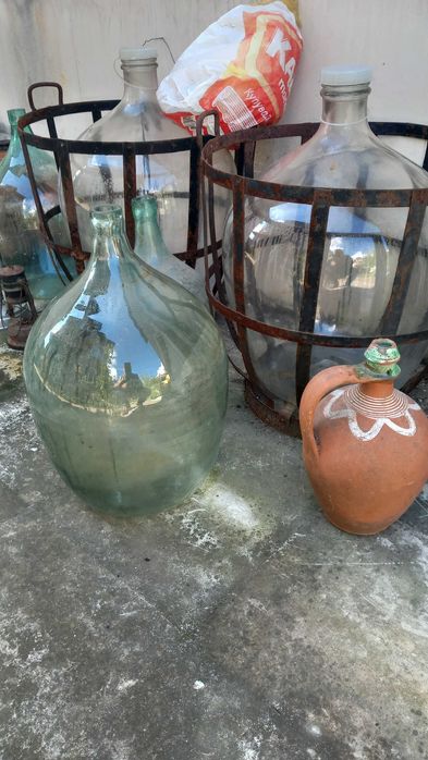 Стари дамаджани от дебело здраво стъкло