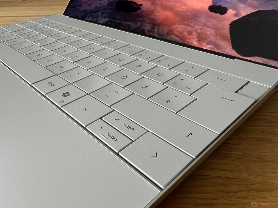 ULTRA Dell XPS 13 9340 ! Model deosebit! Intel Core ULTRA7-155 / 64GB DDR5 / 1TB SSD Nvme / 13.5inch 1920 x 1200 / Touchbar!