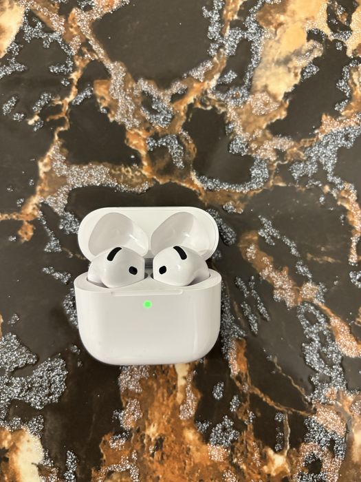 AirPods 4 ANC Apple, în stare foarte bună.