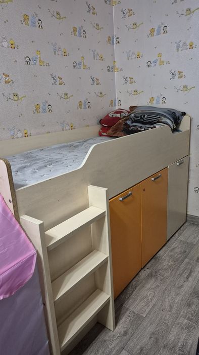 Продам детскую кровать(детский уголок)