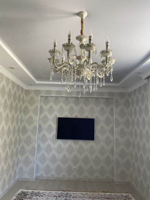 Люстралар сатылады. Әр түрлі бағада әр түрлі люстра