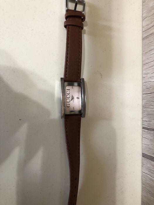 Проаются часы " Gucci "