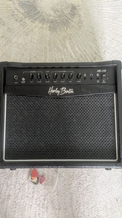 Vând amplificator Harley Benton Hb-20r+ accesorii