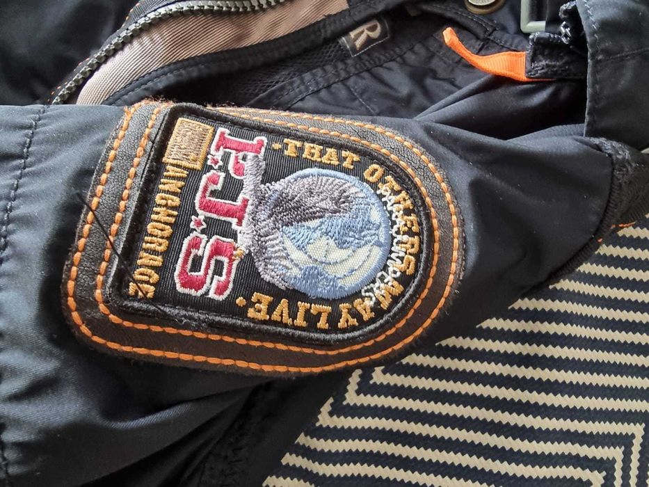 Продается куртка ветровка