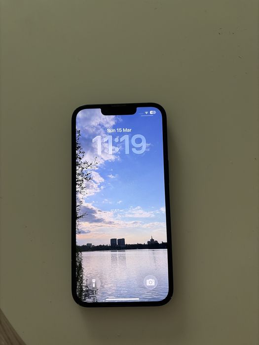 Iphone 13 128Gb + 2 huse + 3 folii sticla baterie 60%