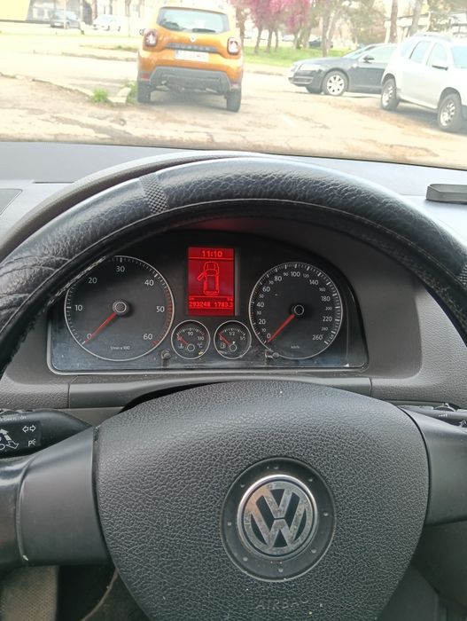 Vând Volkswagen Touran