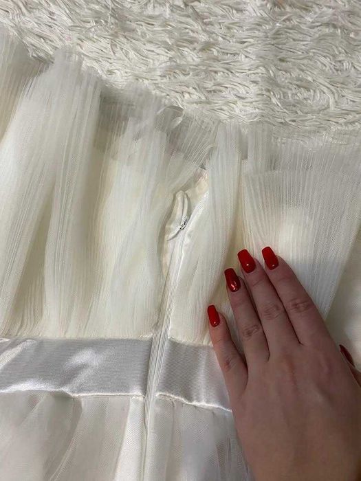 Бяла, кокетна рокля/ размер-S