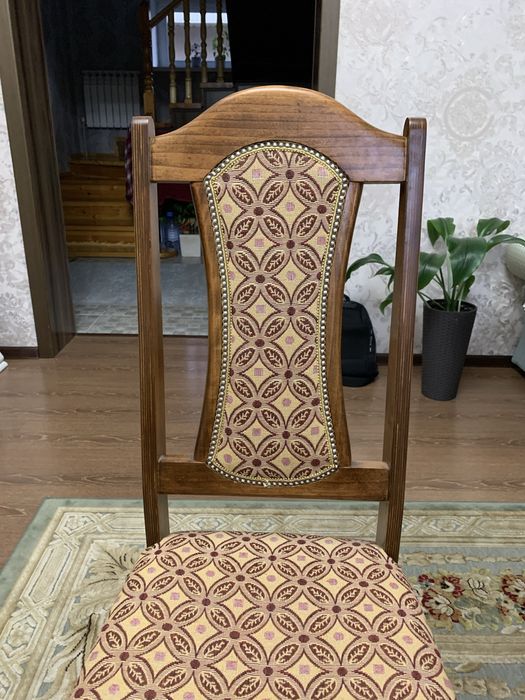 Продается стол со стульями. Стулья можно отдельно