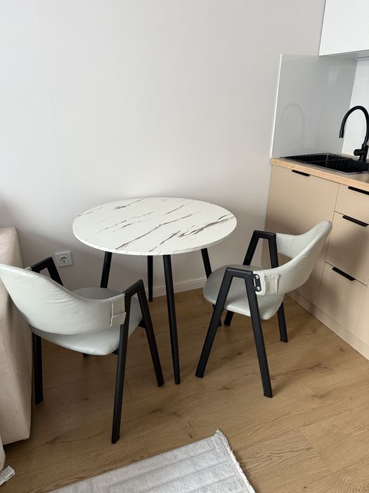 Продаётся обеденный новый стол