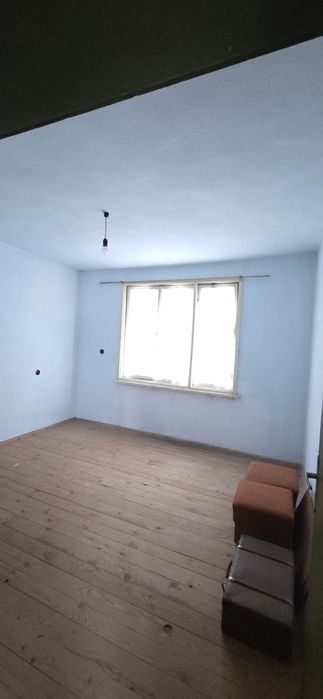 Продавам двуетажна къща