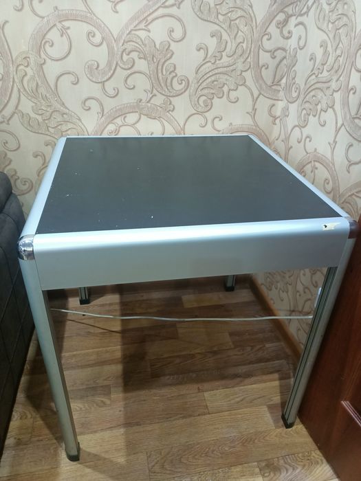 Продам стол железный