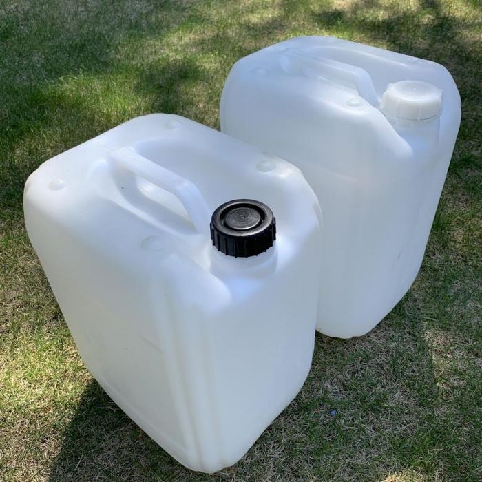 Канистры 20 литровые.