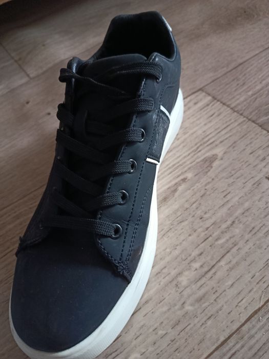 Кроосовки классические