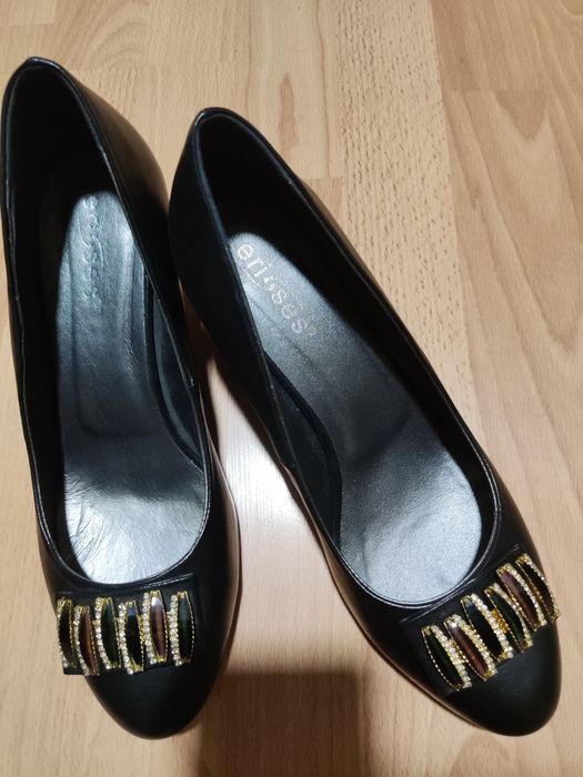 Женские кожаные туфли