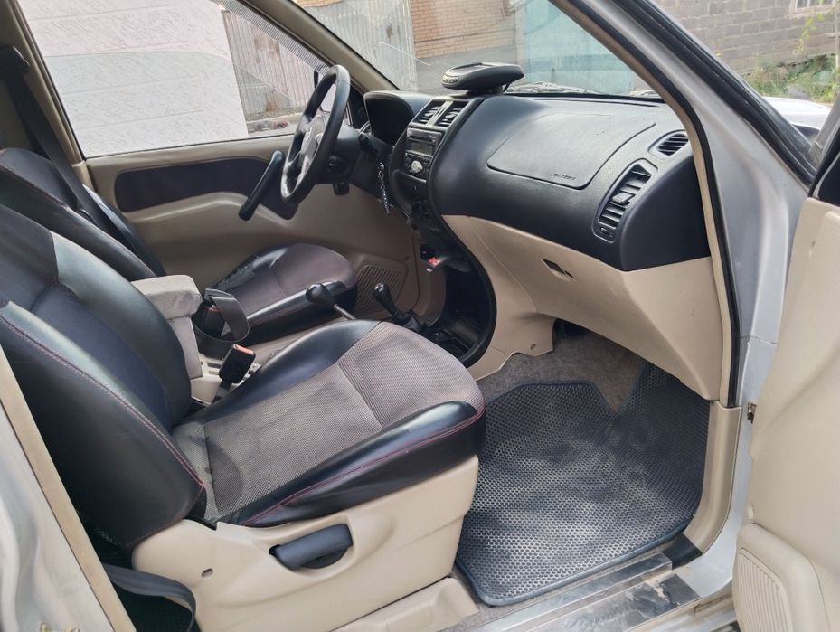 Nissan.   Terano    2