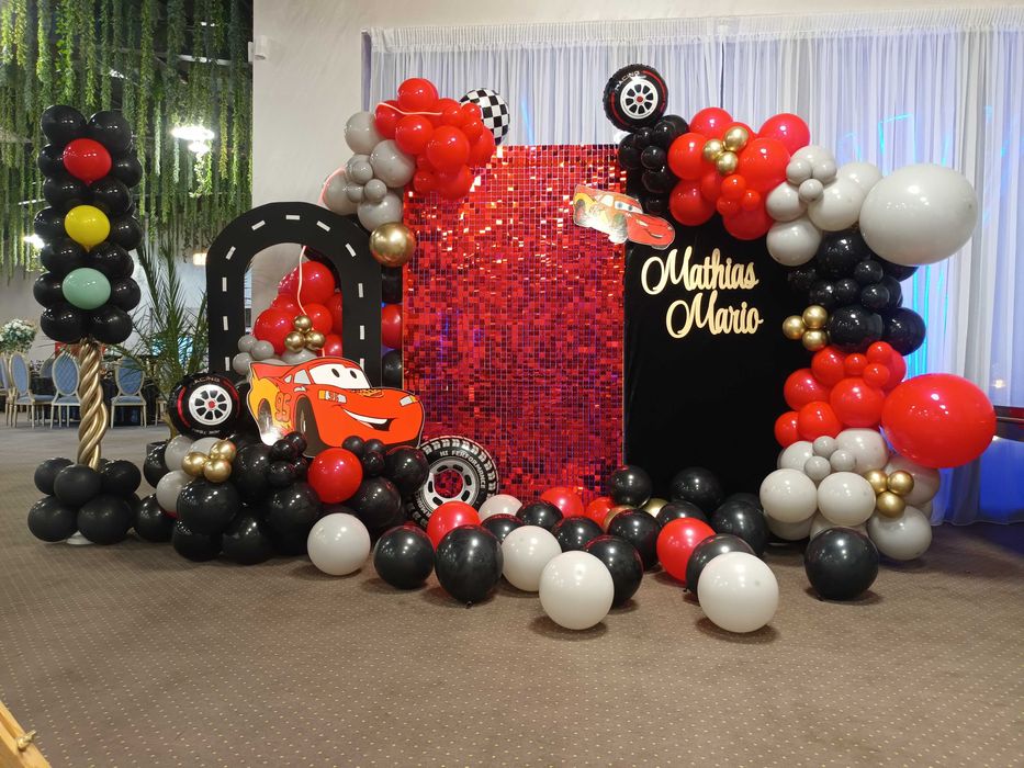 Aranjamente baloane aniversare Photocorner botez Decor cristelnita