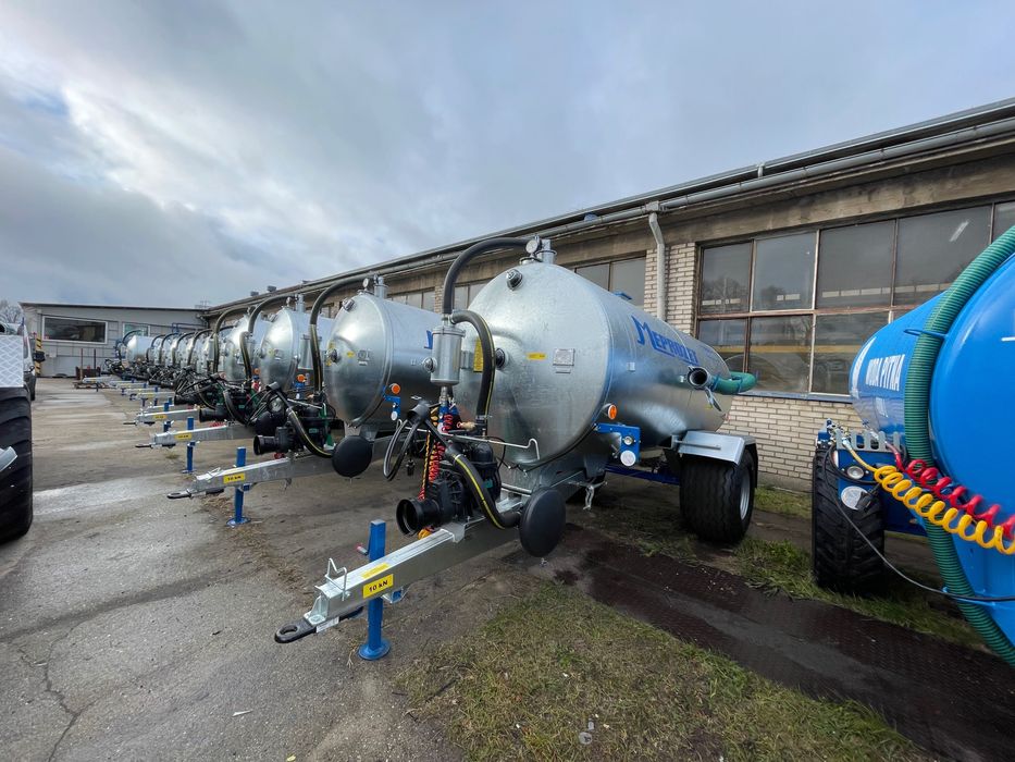 Цистерни за вода и течна тор