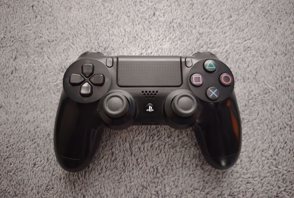 PlayStation 4 Slim 1TB (CUH-2216B) – Като нов, обслужен + ПОДАРЪЦИ
