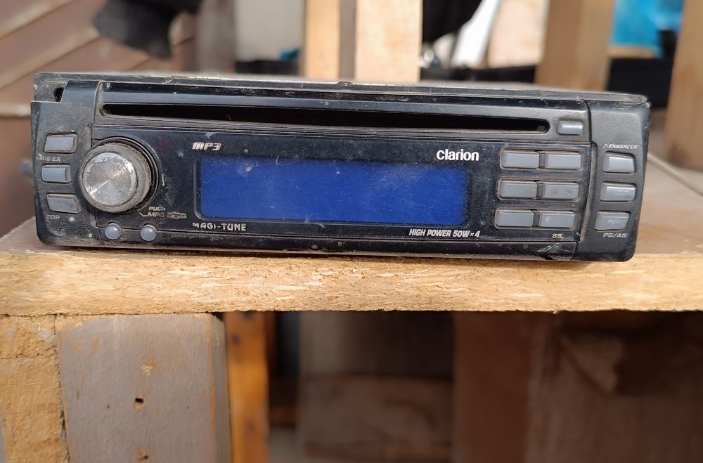 Clarion магнитафон сотилади